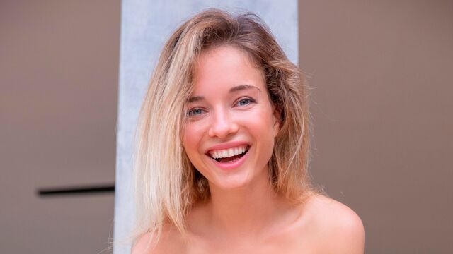 Big-boobed mademoiselle MonroQ presents her awesome naked body