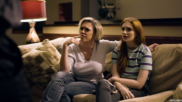 Awesome foursome porn with Dee Williams and Maya Kendrick