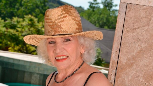 Chubby GILF Norma B gets penetrated by a pretty long dick