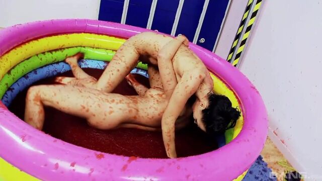 Lesbians Tammie Lee and Romana Ryder fight in a dirty bath