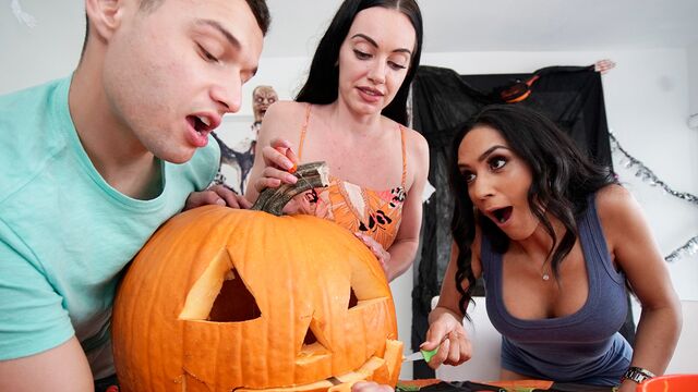 A lucky young man fucked a spicy MILF slut Tia Cyrus