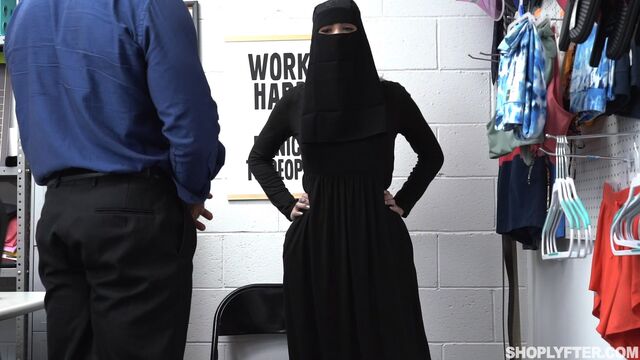 Pretty adorable hottie Delilah Day fucked in the doggy style pose