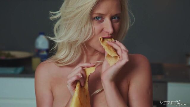 Aesthetic hottie Nika N opens her wet ass on the table