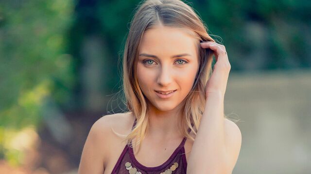 Impressive model Macy Meadows takes a huge penis in her little mouth