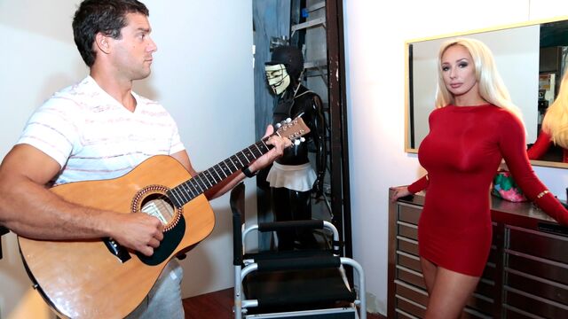 Blonde babe with perfect body Olivia Fox fucked in the cowgirl pose