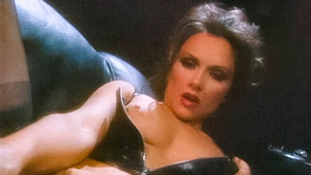 Pretty cute girlfriend with nice red lips Taren Steele shows her snatch