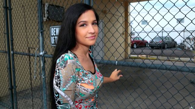 Aesthetic babe Annika Eve enjoys dude's massive penis so much