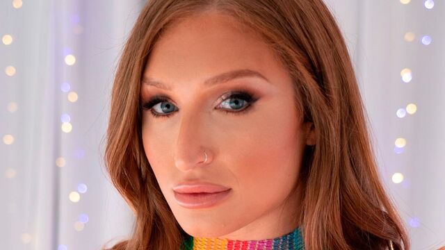 Good-looking redhead Skylar Snow likes anal sex so much