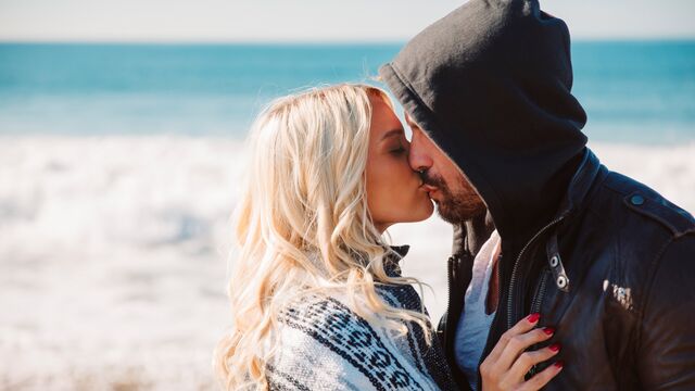 Sensual blonde teen Kenna James penetrated early in the morning