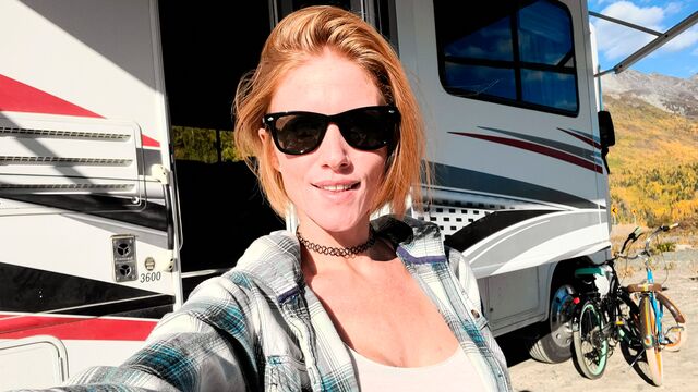 Lezzies Katie Kush and Lana Mars fucking each other hard