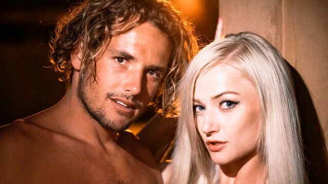 Beautiful model Morgan Rain have fun with her muscular lover