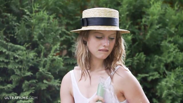 Big-bottomed gf Clarice is getting pleasure from her hose