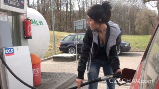 Oral sex in the toilet with a passionate brunette hottie