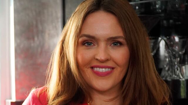 Seduced brunette MILF Krissy Lynn knows how to suck