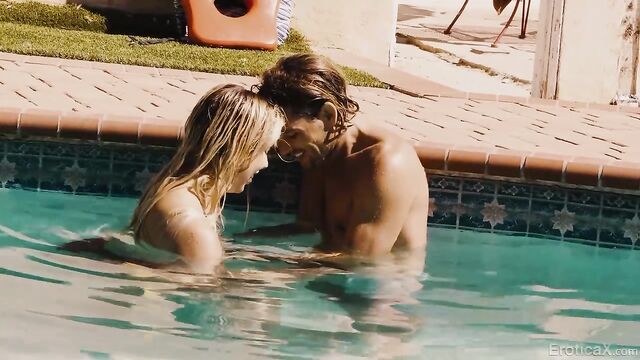 Hard sex session with a big-bottomed mademoiselle Chanel Grey