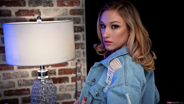 Hard porn action with a dick-swallowing model Kasey Miller