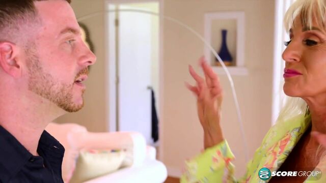 Stunning doll with round bottom Sally D'Angelo is getting tons of pleasure