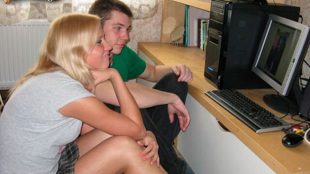 Real cuckold amateur porn session with a hot blonde Hailey