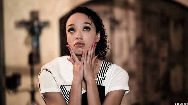 Sensual angels Serene Siren and Alexis Tae have sex in the 69 pose