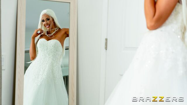 Glamorous doll with big ass Courtney Taylor likes anal fuck