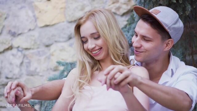 Aesthetic outdoor dick-riding with a stunning doll Leila Fiore