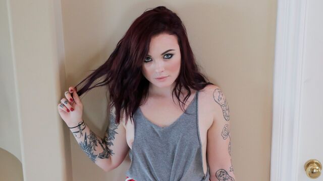 Slutty lady with tattoos Chloe Carter jumps on a pretty huge penis