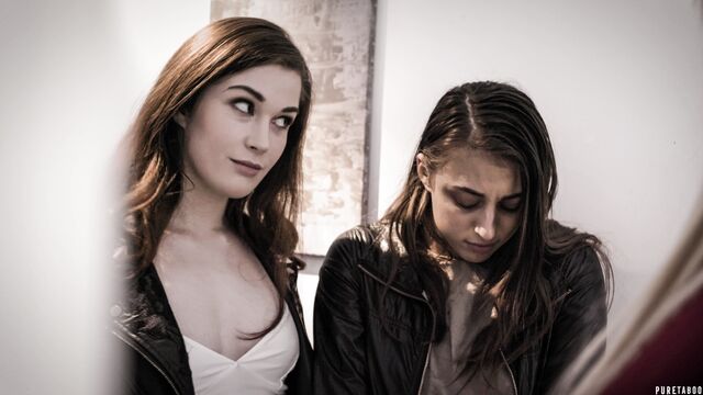 Beautiful dolls Gia Derza and Evelyn Claire enjoy lesbian games