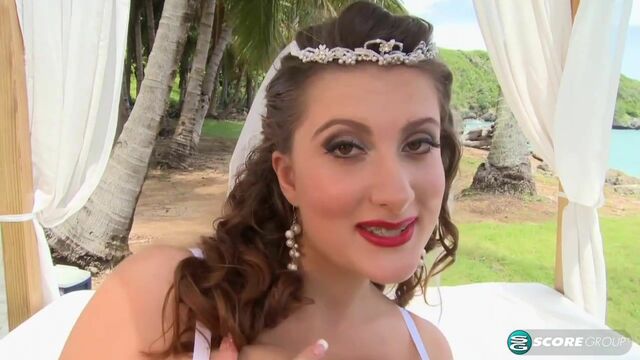 Busty mademoiselle Valory Irene demonstrates her naked curves