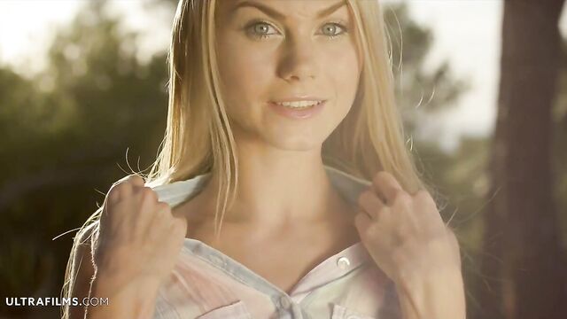 Stunning chick Nancy Ace demonstrates her sweat hole under the sun