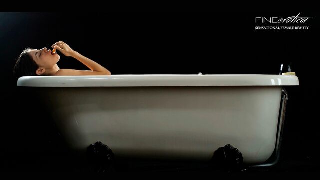 Stunning slender model Freckles Real shows off her perfect shape