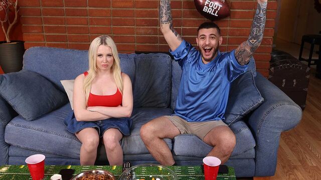 A hot blonde girlfriend Naomi Ryder is enjoying dick-riding so much