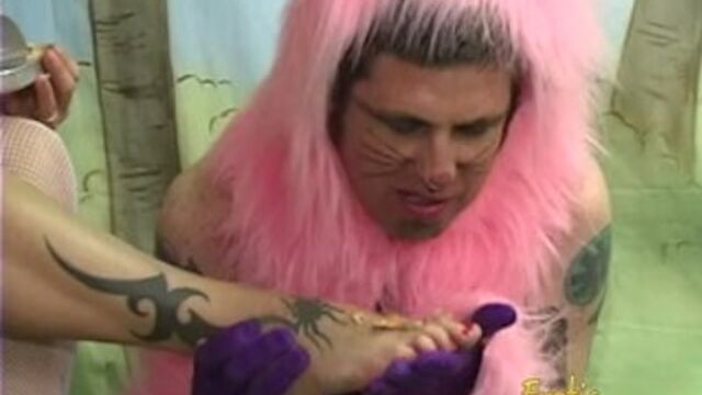 Watch gentle hussy's dirt