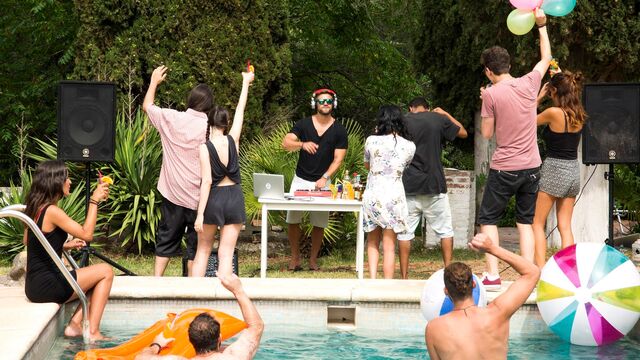 Raven-haired chick Anissa Kate nicely penetrated by a long wiener