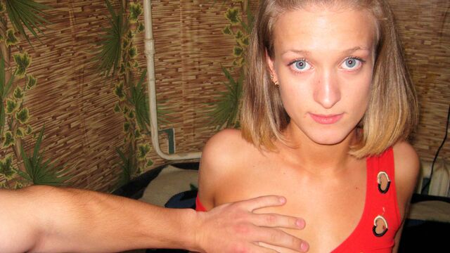 Angelic lady with round ass Anna rides on a fat dick in the morning