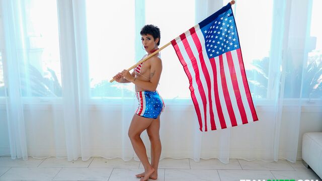 Aesthetic hottie with awesome tits Brooklyn Gray cheats on her bf