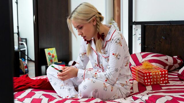 Beautiful solo session in the bedroom with a blonde teen Lisa Asil