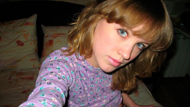 Soloing goddess with huge boobs Natasha rubs her wet pussy