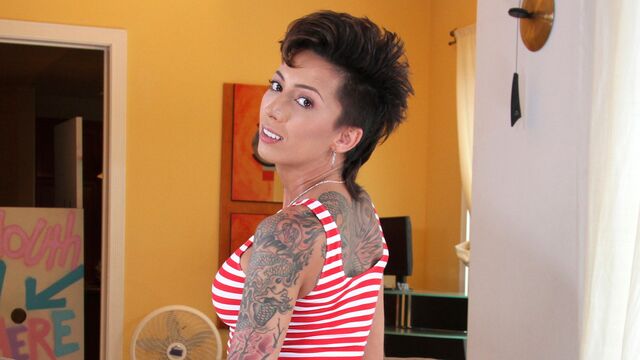 Sex-addicted doll Bella Bellz is having fun with a long wiener