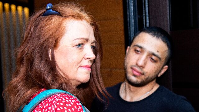 Sex-addicted hottie likes intensive penetration on the sofa