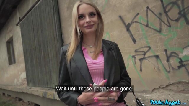 Aesthetic blonde with round ass Naomi Love rammed by long dick