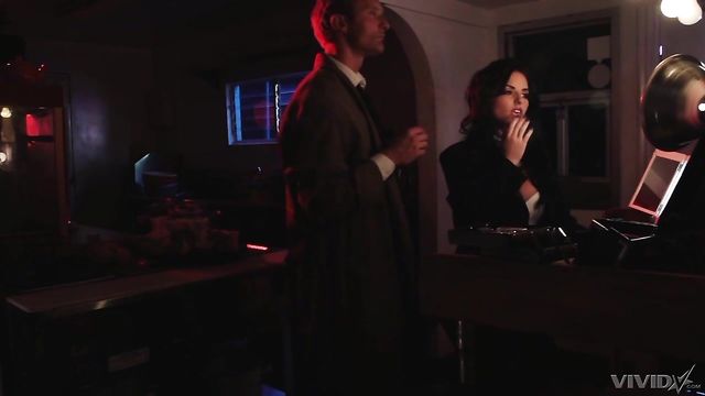 Sex-loving hottie Christy Mack demonstrates her oral skills on the knees