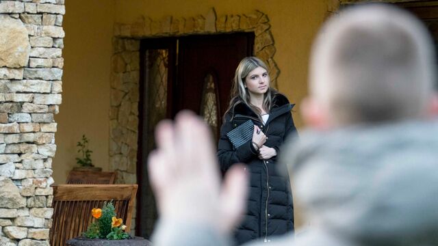 Passionate babe with big bottom Gina Gerson jumps on a dick