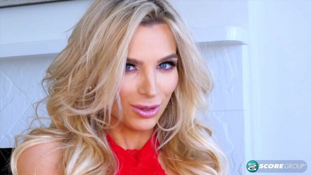 Godlike glamorous blonde Katy Ann shows off her shape