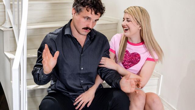 Aesthetic lusty babe Dez Hansen is enjoying sucking on the knees