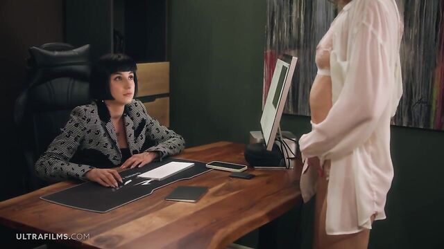 Elegant models Gracie Sweet and Sarah Heizel love lesbian sex