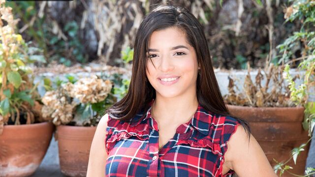 Gorgeous brunette Gabriela Lopez stimulates her hungry crack