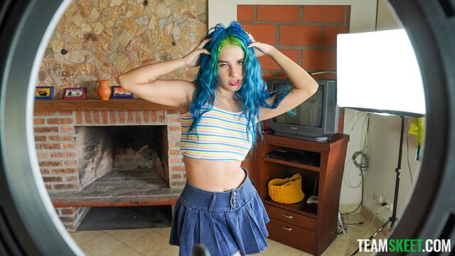 Gorgeous doll Min Galilea shows off her skills on the cam