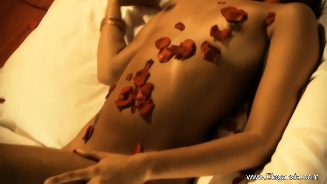 Sweet dream girl at solo female smut