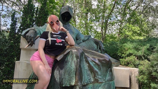 Sneaky Christina Shine and Porno Dan at big tits trailer