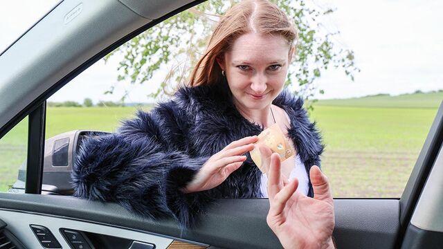 Sex for money in the doggy style with a hot Kiwii Sweet